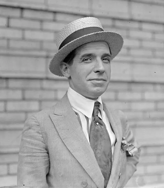 传销与 庞氏骗局 :原理、心理学解读及防范 1 Charles Ponzi
